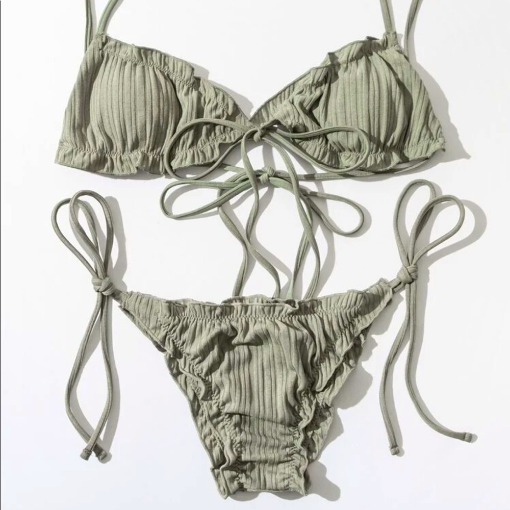 COPY - Ruffle thong bikini - Picture 2 of 6